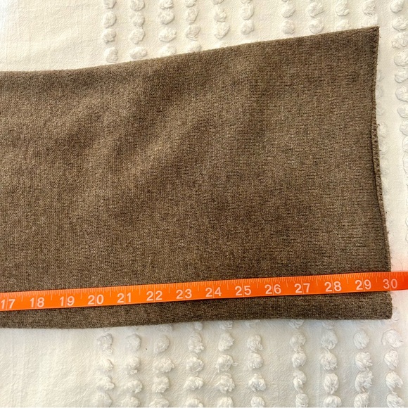 Gilly Hicks Women’s Taupe Brown Sweater Knit Straight Leg with Side Vent Pants - Picture 6 of 8